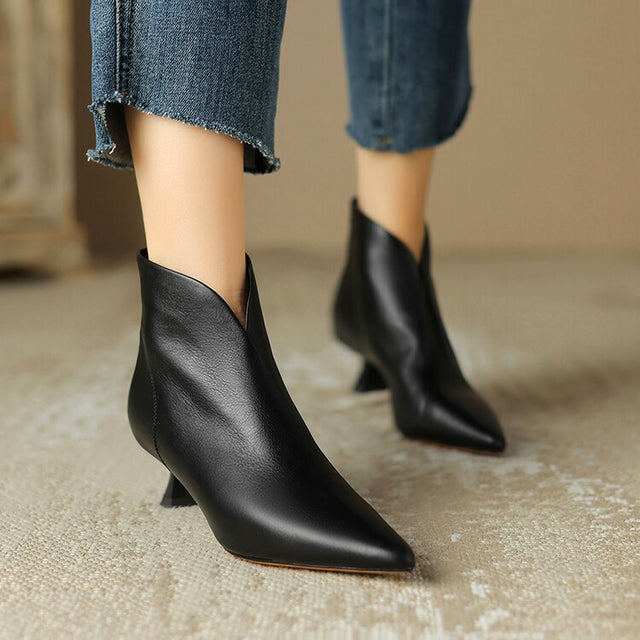 Lotta - Women’s Leather Back Zip Pointed Toe Ankle Boots 6